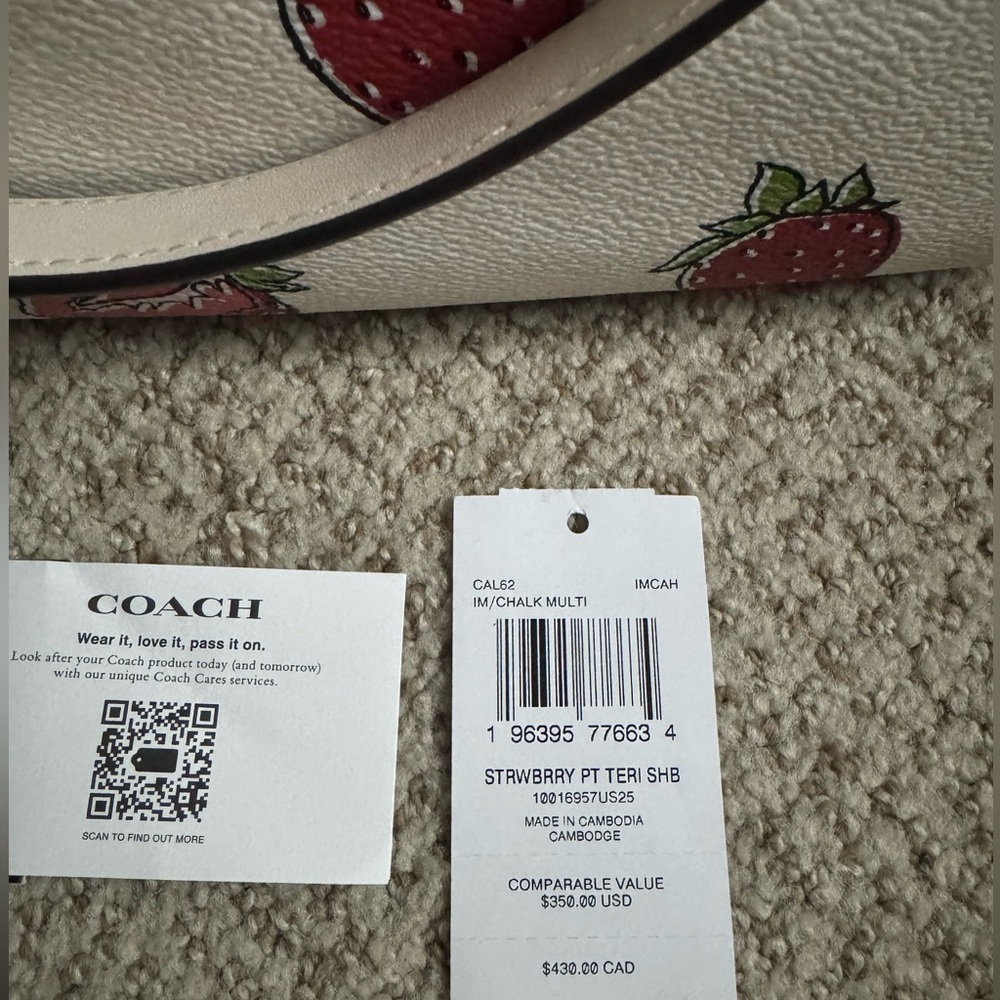 NWT Coach Teri Shoulder Bag With Strawberry Print Chalk Gold - Picture 13 of 13